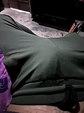 Snapshot of breejs chatting on December 24, 2024, 5:05 am breejs online show from December 24, 2024, 5:05 am