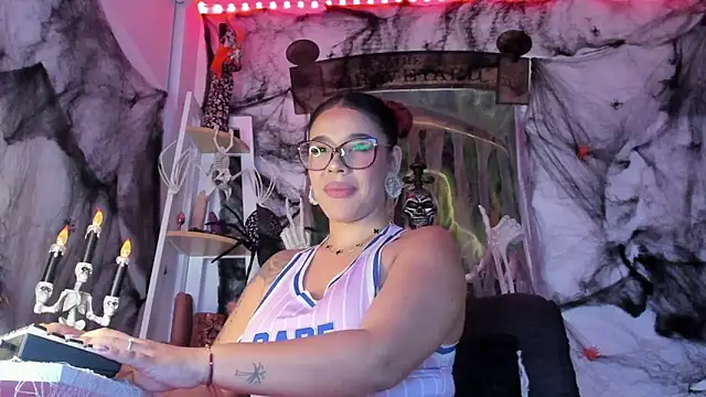 Snapshot of andrea_lopezz_ chatting on October 3, 2025, 11:17 pm andrea lopezz  online show from October 3, 2025, 11:17 pm