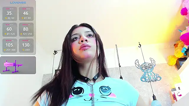 Snapshot of Rebeca_xs chatting on February 3, 2026, 5:27 am Rebeca xs online show from February 3, 2026, 5:27 am