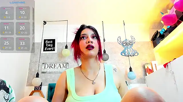 Snapshot of Rebeca_xs chatting on February 9, 2025, 6:33 am Rebeca xs online show from February 9, 2025, 6:33 am