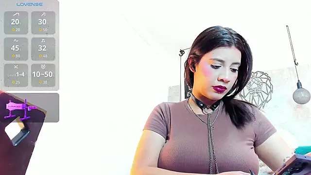 Snapshot of Rebeca_xs chatting on February 1, 2026, 8:40 pm Rebeca xs online show from February 1, 2026, 8:40 pm