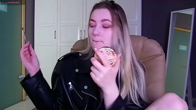 elinanortas online show from September 16, 2025, 1:17 am