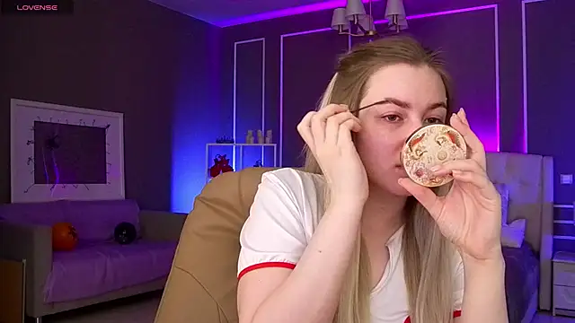 elinanortas online show from October 30, 2025, 1:04 am