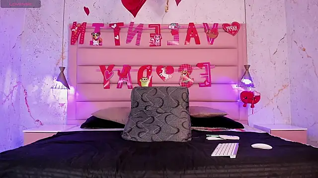 Scarleett 22 online show from February 4, 2025, 7:55 pm