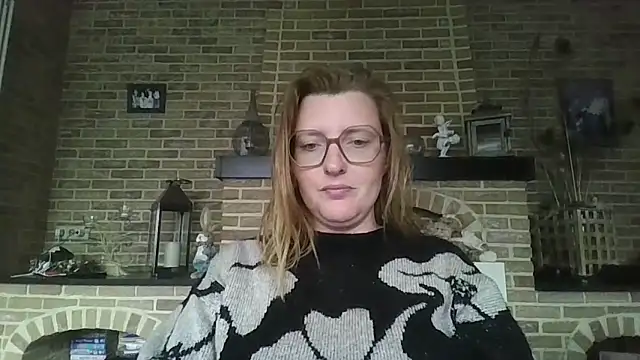 LiquidLeonie online show from May 10, 2026, 5:00 am