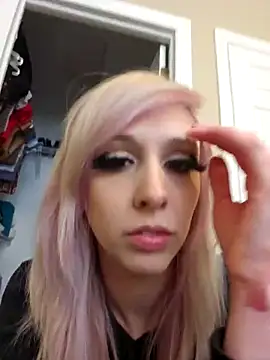 Snapshot of AmethystFoxx chatting on September 22, 2025, 7:09 pm AmethystFoxx online show from September 22, 2025, 7:09 pm