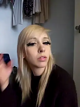 Snapshot of AmethystFoxx chatting on October 7, 2025, 7:15 pm AmethystFoxx online show from October 7, 2025, 7:15 pm