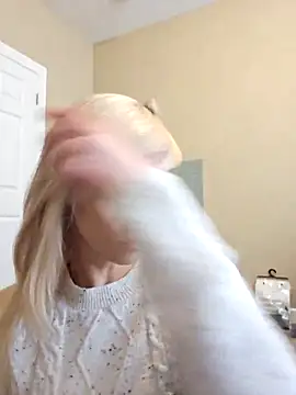 Snapshot of AmethystFoxx chatting on October 29, 2025, 7:35 pm AmethystFoxx online show from October 29, 2025, 7:35 pm