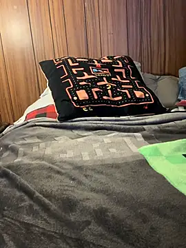 Mini And The Bear online show from February 5, 2026, 5:42 pm