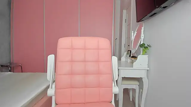 Snapshot of daddysgirl2222 chatting on September 21, 2025, 8:08 am daddysgirl2222 online show from September 21, 2025, 8:08 am