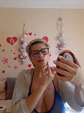 Snapshot of BellaBellaHot chatting on October 21, 2025, 9:09 am BellaBellaHot online show from October 21, 2025, 9:09 am