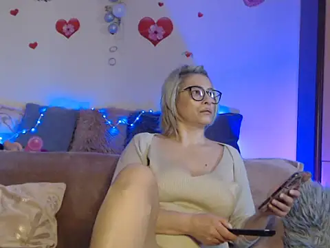 Snapshot of BellaBellaHot chatting on February 22, 2025, 12:29 pm BellaBellaHot online show from February 22, 2025, 12:29 pm