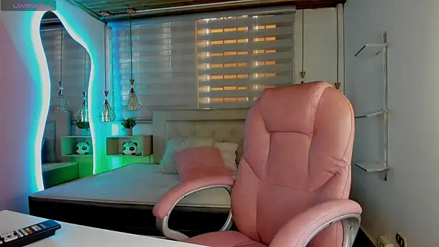 aleja17 xxx online show from September 19, 2025, 8:02 pm