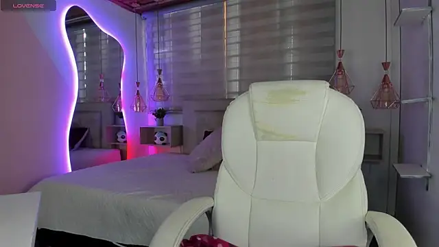 aleja17 xxx online show from September 12, 2025, 7:46 pm