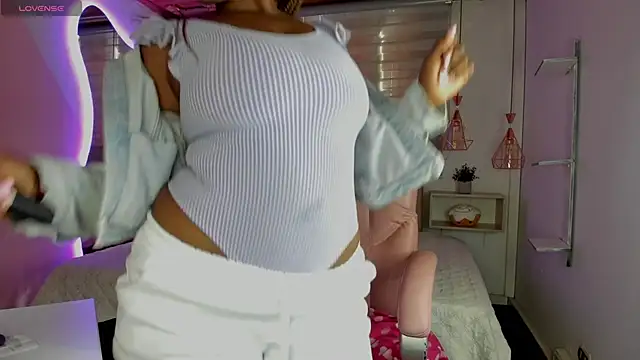 aleja17 xxx online show from September 24, 2025, 7:53 pm