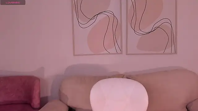 NaomiSainz online show from September 20, 2025, 12:54 pm