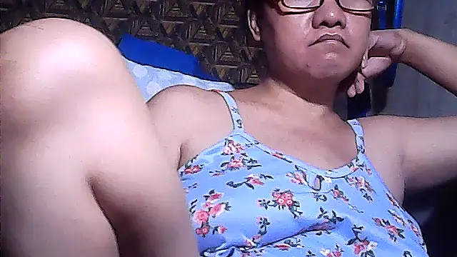 sweetsosie18 online show from April 12, 2026, 8:56 pm