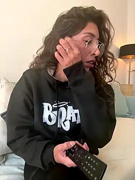 amanilouve online show from October 16, 2025, 11:29 am