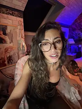 amanilouve online show from March 11, 2026, 9:42 pm