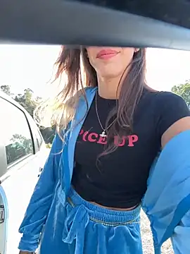 amanilouve online show from December 17, 2025, 10:42 am