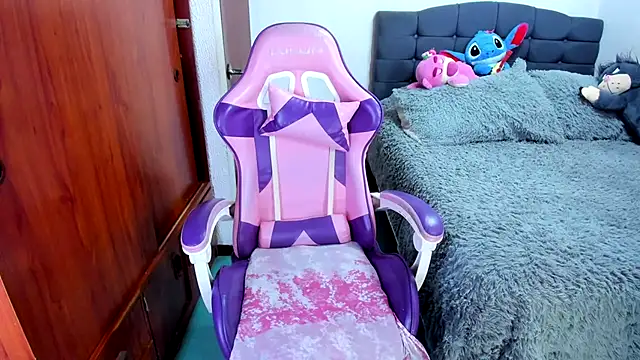 saphira owen online show from December 4, 2025, 4:50 pm