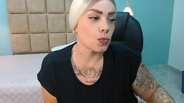 natalygolden69 online show from March 8, 2025, 12:52 pm