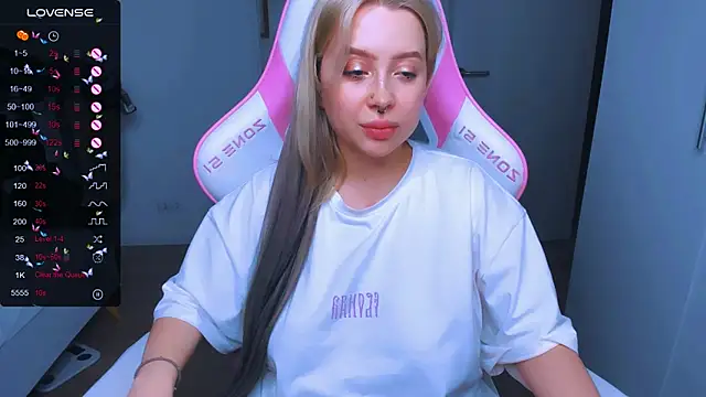 Snapshot of MonaLauu chatting on January 29, 2025, 5:35 pm MonaLauu online show from January 29, 2025, 5:35 pm