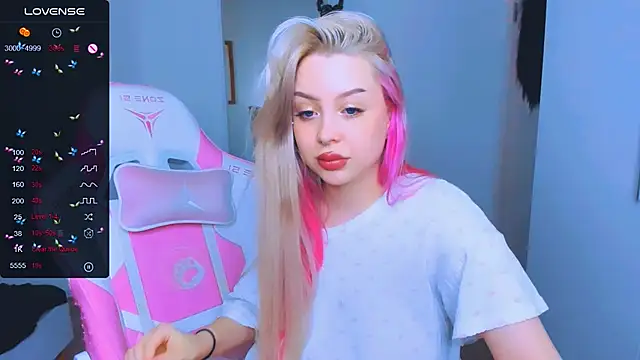 Snapshot of MonaLauu chatting on March 19, 2025, 12:12 pm MonaLauu online show from March 19, 2025, 12:12 pm