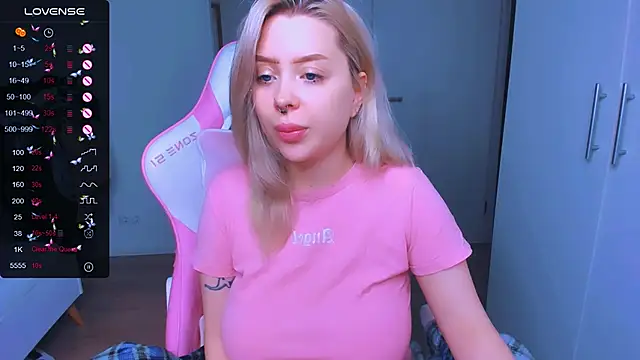 Snapshot of MonaLauu chatting on February 5, 2025, 6:04 pm MonaLauu online show from February 5, 2025, 6:04 pm