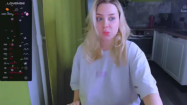 Snapshot of MonaLauu chatting on November 22, 2025, 8:08 pm MonaLauu online show from November 22, 2025, 8:08 pm