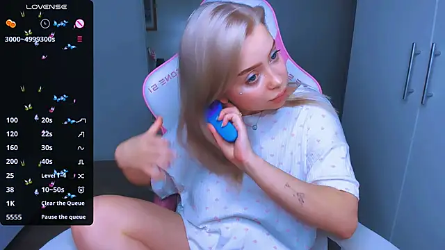 Snapshot of MonaLauu chatting on December 28, 2024, 4:41 pm MonaLauu online show from December 28, 2024, 4:41 pm