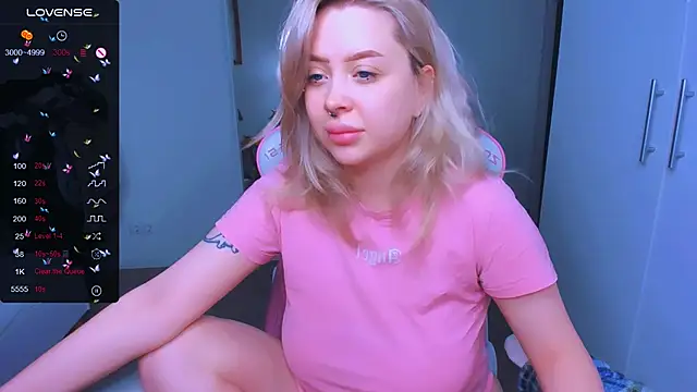 Snapshot of MonaLauu chatting on February 5, 2025, 11:17 pm MonaLauu online show from February 5, 2025, 11:17 pm