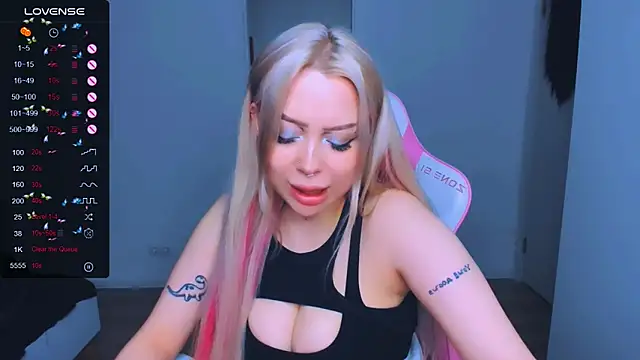 Snapshot of MonaLauu chatting on March 20, 2025, 4:09 pm MonaLauu online show from March 20, 2025, 4:09 pm