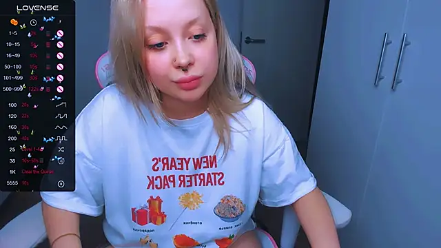 Snapshot of MonaLauu chatting on January 16, 2025, 5:53 am MonaLauu online show from January 16, 2025, 5:53 am