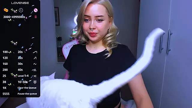 Snapshot of MonaLauu chatting on December 7, 2024, 6:21 pm MonaLauu online show from December 7, 2024, 6:21 pm