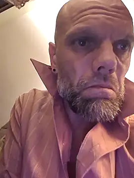 Ladyshaker82 online show from November 3, 2025, 2:17 am