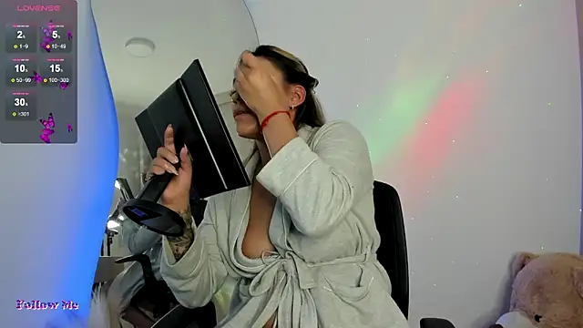 Snapshot of SussiVega chatting on March 6, 2025, 10:15 pm SussiVega online show from March 6, 2025, 10:15 pm