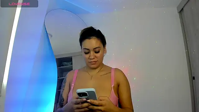 Snapshot of SussiVega chatting on October 2, 2025, 8:23 pm SussiVega online show from October 2, 2025, 8:23 pm