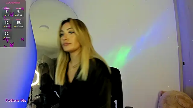 Snapshot of SussiVega chatting on March 7, 2025, 11:38 pm SussiVega online show from March 7, 2025, 11:38 pm