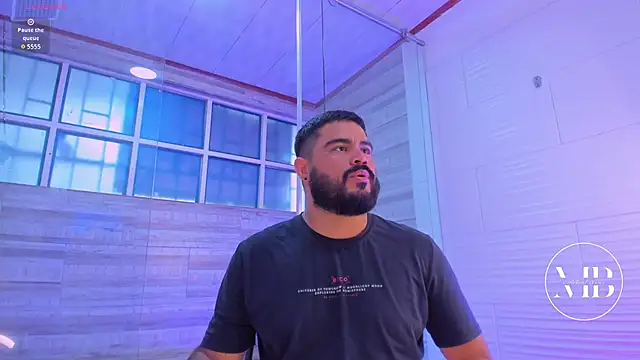 Snapshot of MichaelBear_ chatting on October 12, 2025, 12:17 pm MichaelBear online show from October 12, 2025, 12:17 pm