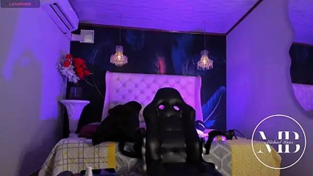 Snapshot of MichaelBear_ chatting on February 13, 2026, 1:11 pm MichaelBear online show from February 13, 2026, 1:11 pm