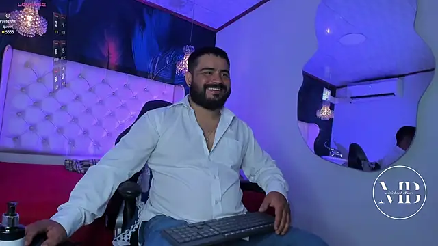 Snapshot of MichaelBear_ chatting on October 2, 2025, 1:03 pm MichaelBear online show from October 2, 2025, 1:03 pm