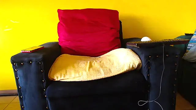 Snapshot of zuluboyxx chatting on October 15, 2025, 6:22 am zuluboyxx online show from October 15, 2025, 6:22 am