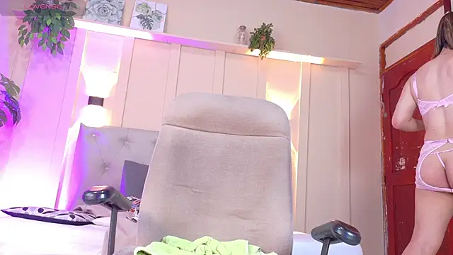 Snapshot of nicol_snow chatting on October 3, 2025, 1:23 pm nicol snow online show from October 3, 2025, 1:23 pm