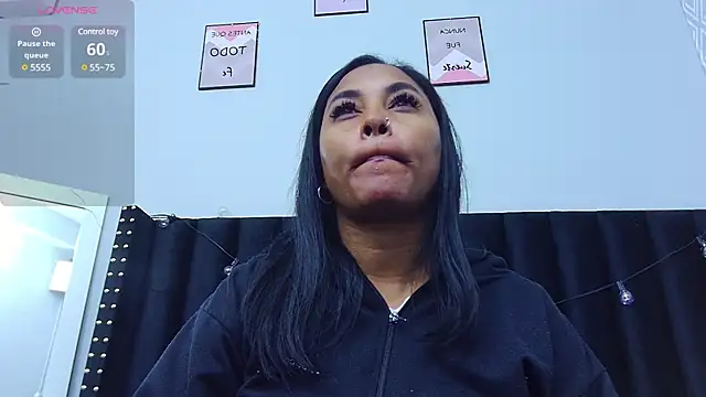 Snapshot of colombiamommy chatting on February 26, 2025, 1:11 pm colombiamommy online show from February 26, 2025, 1:11 pm