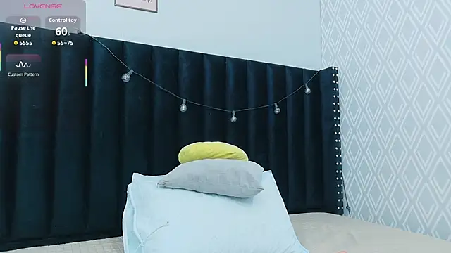 colombiamommy online show from November 25, 2025, 12:27 pm