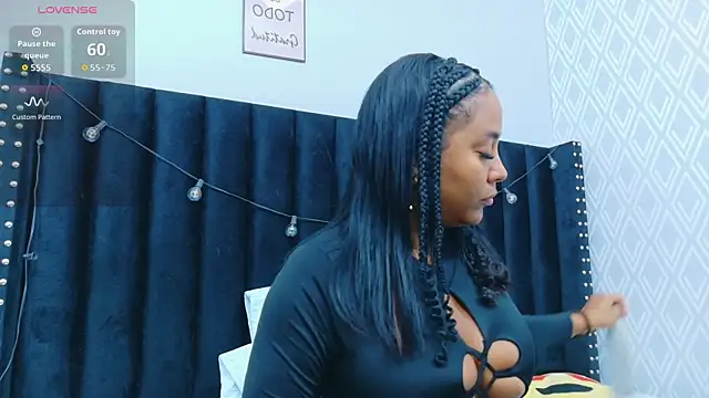 colombiamommy online show from October 21, 2025, 1:54 pm