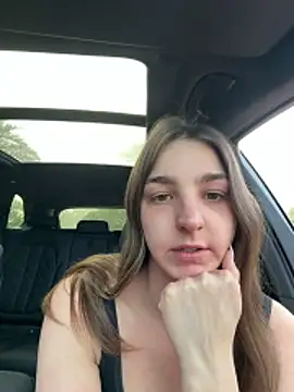 DoriDeluxe66 online show from February 13, 2026, 4:29 pm