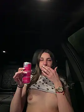 DoriDeluxe66 online show from February 6, 2026, 9:55 pm