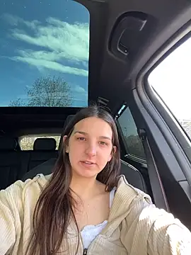 DoriDeluxe66 online show from March 10, 2025, 1:43 pm
